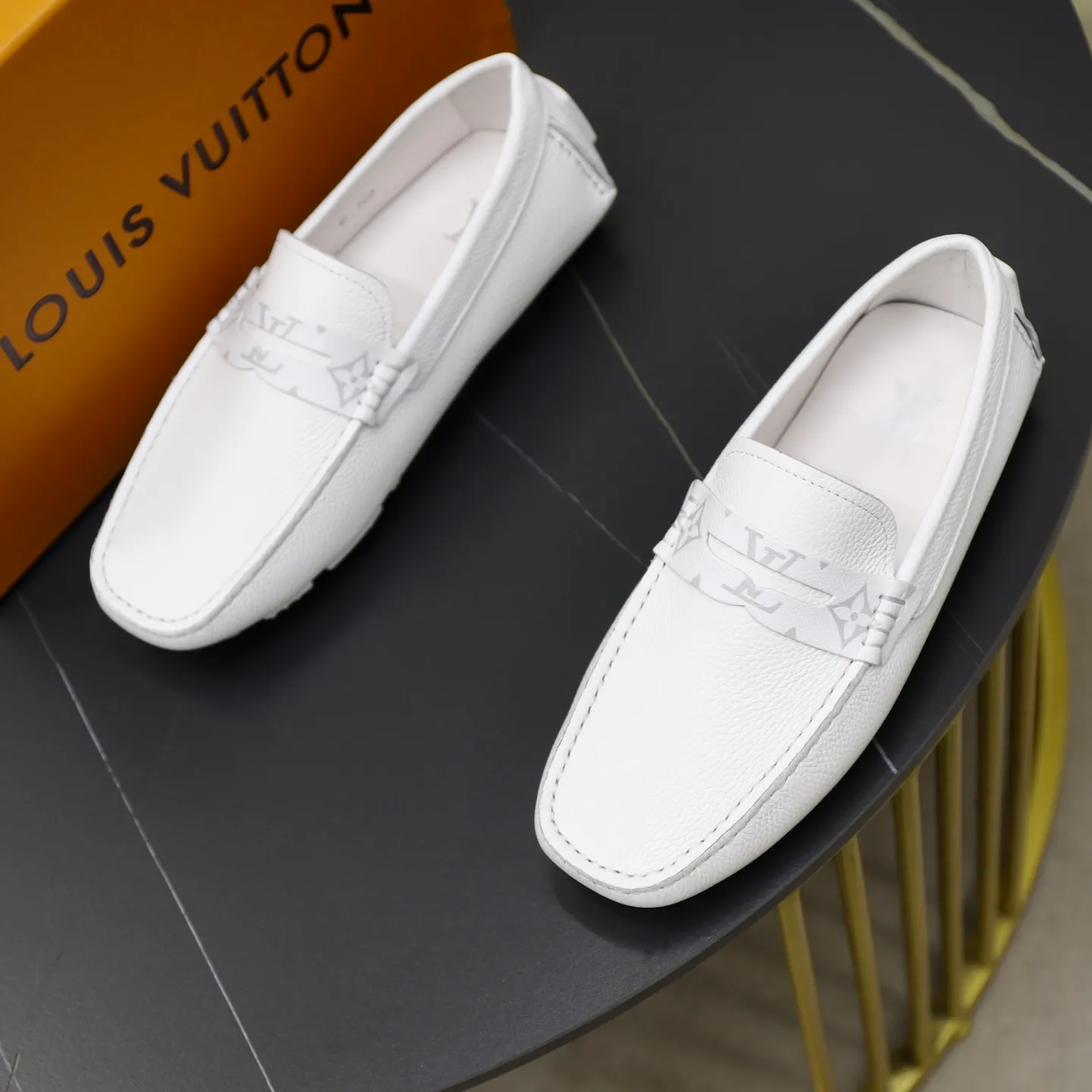 Ex-factory price: 460💰【LV】Louis Vuitton ⚠️High-end men’s driving and pedal series ⚠️38-44 (customized for 45) ⚠️All original cowhide leather! Thick and soft! Made entirely of calfskin lining! Rubber sheet anti-slip beanie sole! Three-dimensional package technology! Fashionable and classic! Handicrafts! Original high quality! Feel free to compare!